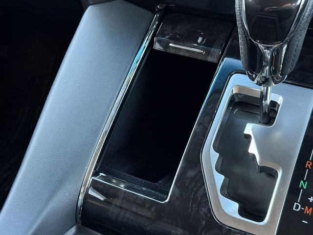 アルファード ２．５Ｓ　Ｃパッケージ　後期型　禁煙車　メーカー９型ナビ　両側電動スライドドア　黒革シート　衝突軽減ブレーキ　フルセグ　バックカメラ　シートエアコン　アダクティブクルーズコントロール　パワーシート　デジタルインナーミラー（56枚目）