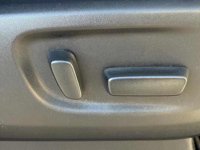 アルファード ２．５Ｓ　Ｃパッケージ　後期型　禁煙車　メーカー９型ナビ　両側電動スライドドア　黒革シート　衝突軽減ブレーキ　フルセグ　バックカメラ　シートエアコン　アダクティブクルーズコントロール　パワーシート　デジタルインナーミラー（68枚目）