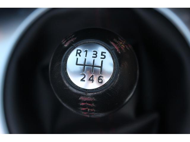 ロードスター ＲＳ　禁煙車　６速ＭＴ　ＭＡＺＤＡＳＰＥＤＥフルエアロ　柿本マフラー　純正ナビ　ＲＥＣＡＲＯシート　ＢＯＳＥ　シートヒーター　ＥＴＣ　フルセグ　Ｂｌｕｅｔｏｏｔｈ　純正１６インチアルミホイール　レーンキープ（3枚目）