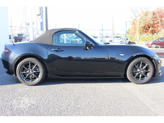 ロードスター ＲＳ　禁煙車　６速ＭＴ　ＭＡＺＤＡＳＰＥＤＥフルエアロ　柿本マフラー　純正ナビ　ＲＥＣＡＲＯシート　ＢＯＳＥ　シートヒーター　ＥＴＣ　フルセグ　Ｂｌｕｅｔｏｏｔｈ　純正１６インチアルミホイール　レーンキープ（14枚目）