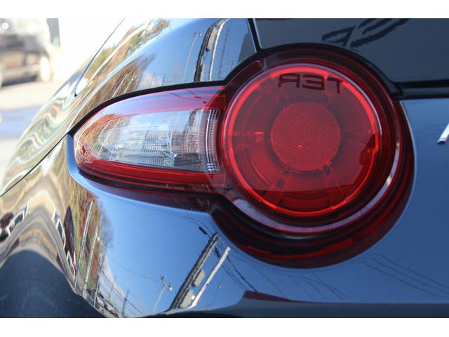 ロードスター ＲＳ　禁煙車　６速ＭＴ　ＭＡＺＤＡＳＰＥＤＥフルエアロ　柿本マフラー　純正ナビ　ＲＥＣＡＲＯシート　ＢＯＳＥ　シートヒーター　ＥＴＣ　フルセグ　Ｂｌｕｅｔｏｏｔｈ　純正１６インチアルミホイール　レーンキープ（21枚目）