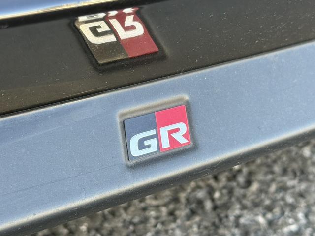 ハリアーハイブリッド Ｇ　ＧＲフルエアロ　ＯＰブラインドスポットミニター　純正８インチナビ　フルセグ　バックカメラ　衝突軽減ブレーキ　デジタルインナーミラー　パワーシート　パワーバックドア　コーナーセンサー　Ｂｌｕｅｔｏｏｔｈ（3枚目）