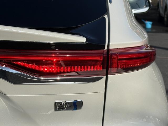 ハリアーハイブリッド Ｇ　ＧＲフルエアロ　ＯＰブラインドスポットミニター　純正８インチナビ　フルセグ　バックカメラ　衝突軽減ブレーキ　デジタルインナーミラー　パワーシート　パワーバックドア　コーナーセンサー　Ｂｌｕｅｔｏｏｔｈ（13枚目）