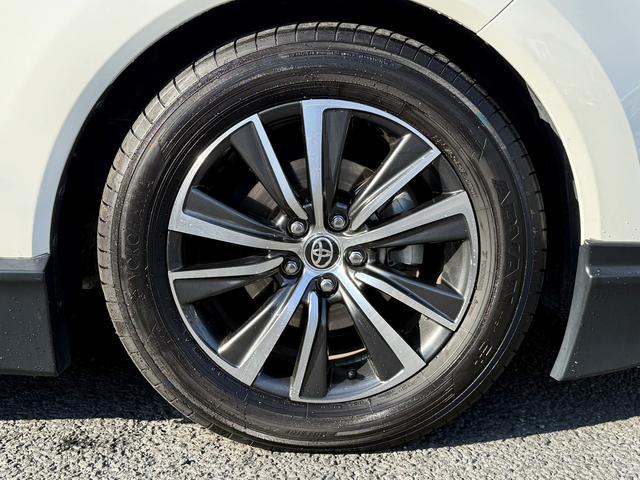 ハリアーハイブリッド Ｇ　ＧＲフルエアロ　ＯＰブラインドスポットミニター　純正８インチナビ　フルセグ　バックカメラ　衝突軽減ブレーキ　デジタルインナーミラー　パワーシート　パワーバックドア　コーナーセンサー　Ｂｌｕｅｔｏｏｔｈ（14枚目）