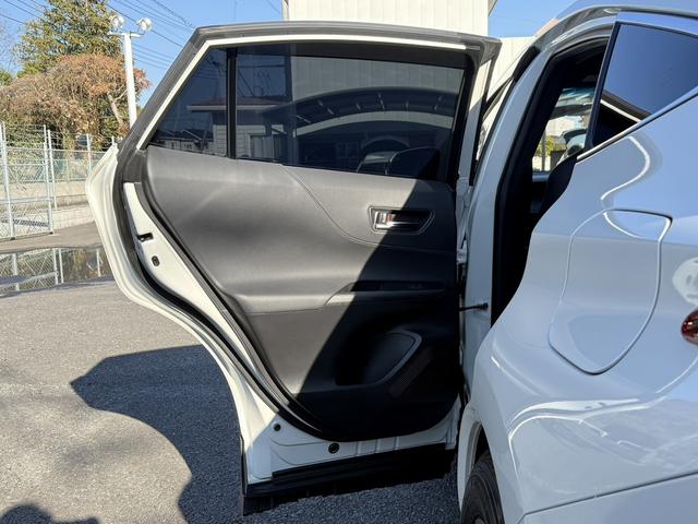 ハリアーハイブリッド Ｇ　ＧＲフルエアロ　ＯＰブラインドスポットミニター　純正８インチナビ　フルセグ　バックカメラ　衝突軽減ブレーキ　デジタルインナーミラー　パワーシート　パワーバックドア　コーナーセンサー　Ｂｌｕｅｔｏｏｔｈ（42枚目）