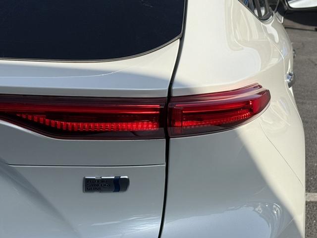 ハリアーハイブリッド Z レザーパッケージ 禁煙車 純正12.3インチナビ JBLサウンド 電動リアゲート アラウンドビューカメラ フルセグ シートエアコン ビルドインETC2.0 黒革シート パワーシート ステアリングヒーター 純正19AW(13枚目)