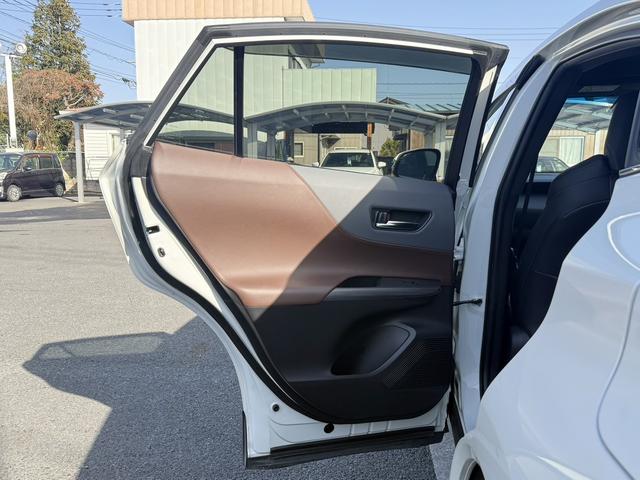 ハリアーハイブリッド Z レザーパッケージ 禁煙車 純正12.3インチナビ JBLサウンド 電動リアゲート アラウンドビューカメラ フルセグ シートエアコン ビルドインETC2.0 黒革シート パワーシート ステアリングヒーター 純正19AW(42枚目)