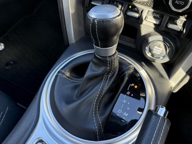 ８６ ＧＴ　禁煙車　ワンオーナー　オートエアコン　パドルシフト　純正１７インチアルミホイール　ＬＥＤヘッドライト　フォグライト　横滑り防止　電動格納ミラー　スマートキー　プッシュスタート（3枚目）