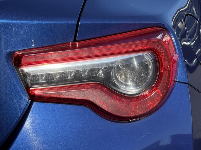 ８６ ＧＴ　禁煙車　ワンオーナー　オートエアコン　パドルシフト　純正１７インチアルミホイール　ＬＥＤヘッドライト　フォグライト　横滑り防止　電動格納ミラー　スマートキー　プッシュスタート（13枚目）