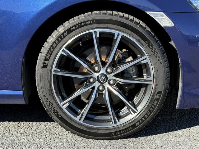 ８６ ＧＴ　禁煙車　ワンオーナー　オートエアコン　パドルシフト　純正１７インチアルミホイール　ＬＥＤヘッドライト　フォグライト　横滑り防止　電動格納ミラー　スマートキー　プッシュスタート（31枚目）