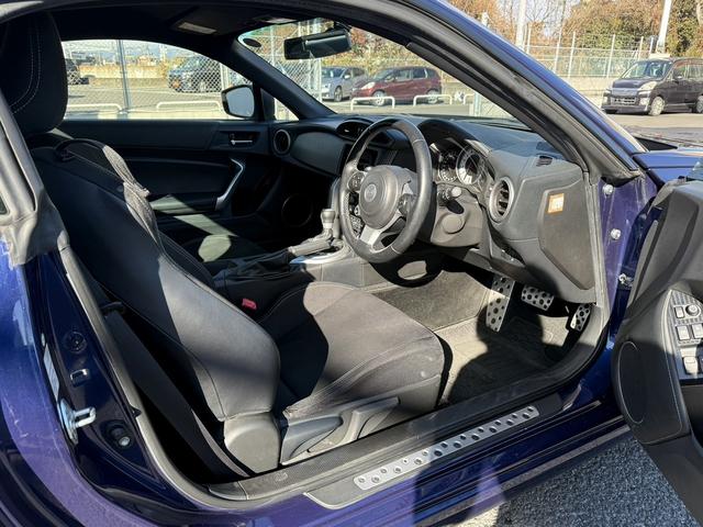 ８６ ＧＴ　禁煙車　ワンオーナー　オートエアコン　パドルシフト　純正１７インチアルミホイール　ＬＥＤヘッドライト　フォグライト　横滑り防止　電動格納ミラー　スマートキー　プッシュスタート（42枚目）