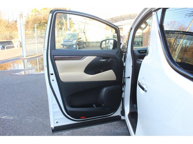 ヴェルファイアハイブリッド Ｘ　後期型　７人乗り　禁煙車　ＡＬＰＩＮＥナビ　後席モニター　フルセグＴＶ　バックカメラ　両側電動スライドドア　追従機能付きクルーズコントロール　プリクラッシュセーフティ　レーン路レーシングアシスト（49枚目）