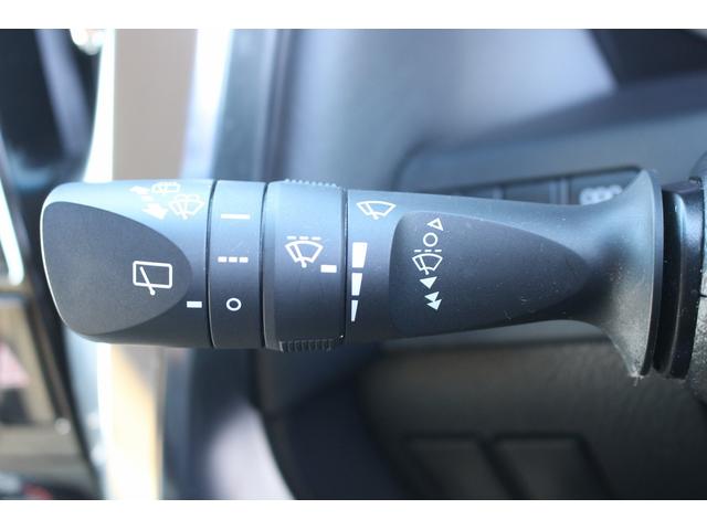 ヴェルファイアハイブリッド Ｘ　後期型　７人乗り　禁煙車　ＡＬＰＩＮＥナビ　後席モニター　フルセグＴＶ　バックカメラ　両側電動スライドドア　追従機能付きクルーズコントロール　プリクラッシュセーフティ　レーン路レーシングアシスト（61枚目）