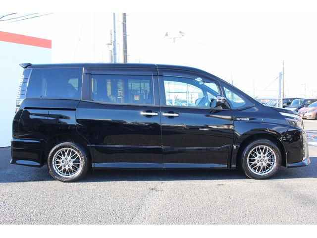 TOYOTA VOXY HYBRID ZS KIRAMEKI II