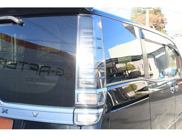 TOYOTA VOXY HYBRID ZS KIRAMEKI II