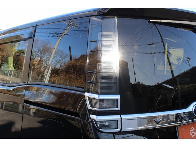 TOYOTA VOXY HYBRID ZS KIRAMEKI II