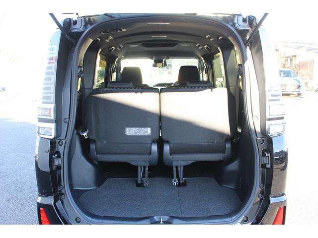 TOYOTA VOXY HYBRID ZS KIRAMEKI II