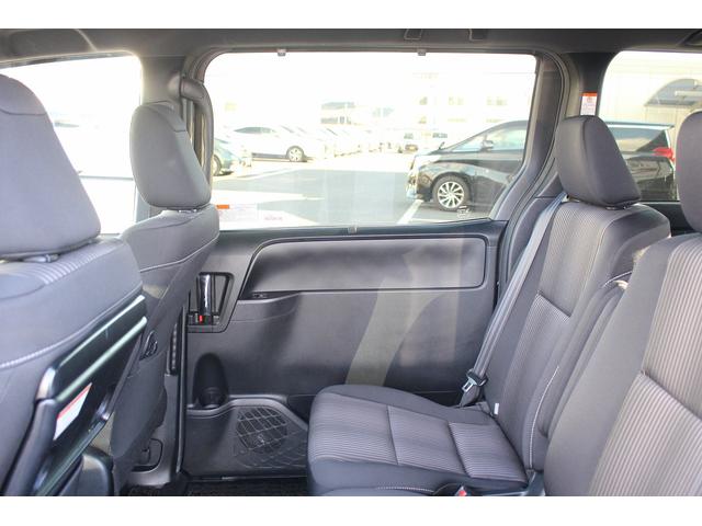 TOYOTA VOXY HYBRID ZS KIRAMEKI II