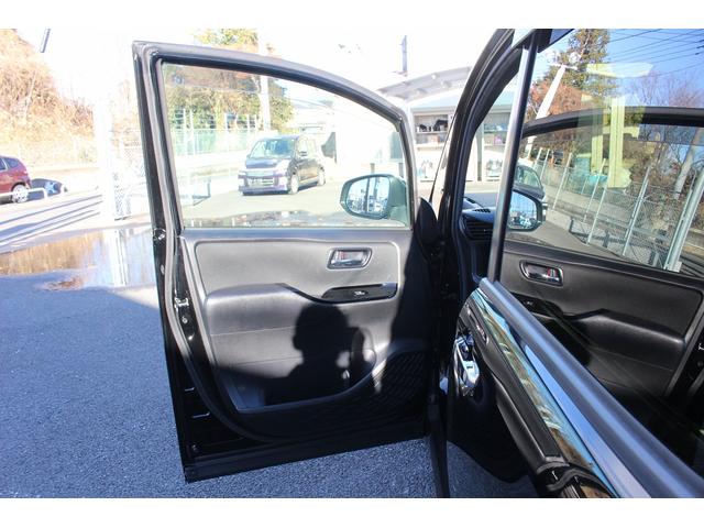 TOYOTA VOXY HYBRID ZS KIRAMEKI II