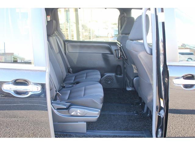 TOYOTA VOXY HYBRID ZS KIRAMEKI II