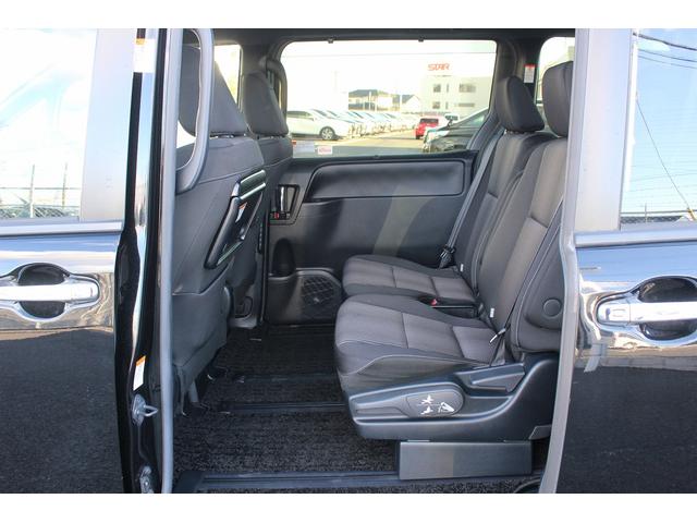 TOYOTA VOXY HYBRID ZS KIRAMEKI II