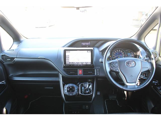 TOYOTA VOXY HYBRID ZS KIRAMEKI II