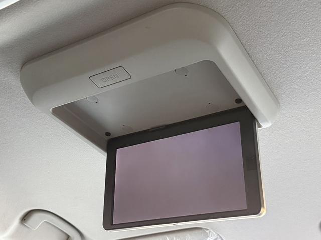 セレナ ハイウェイスター　ＶセレクションＩＩ　禁煙車　純正後席モニター　純正９インチナビ　フルセグ　アラウンドビューカメラ　プロパイロット　パーキングアシスト　衝突軽減ブレーキ　レーンキープ　デジタルインナーミラー　障害物センサー　純正１６ＡＷ（3枚目）