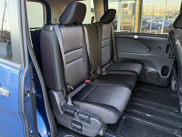 セレナ ハイウェイスター　ＶセレクションＩＩ　禁煙車　純正後席モニター　純正９インチナビ　フルセグ　アラウンドビューカメラ　プロパイロット　パーキングアシスト　衝突軽減ブレーキ　レーンキープ　デジタルインナーミラー　障害物センサー　純正１６ＡＷ（16枚目）