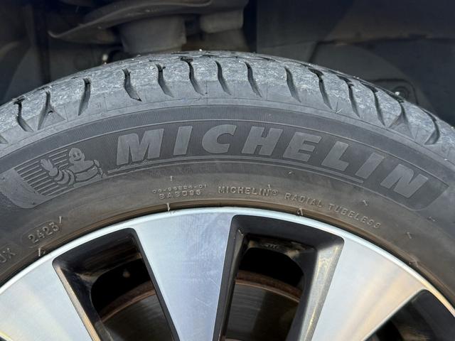 セレナ ハイウェイスター　ＶセレクションＩＩ　禁煙車　純正後席モニター　純正９インチナビ　フルセグ　アラウンドビューカメラ　プロパイロット　パーキングアシスト　衝突軽減ブレーキ　レーンキープ　デジタルインナーミラー　障害物センサー　純正１６ＡＷ（35枚目）