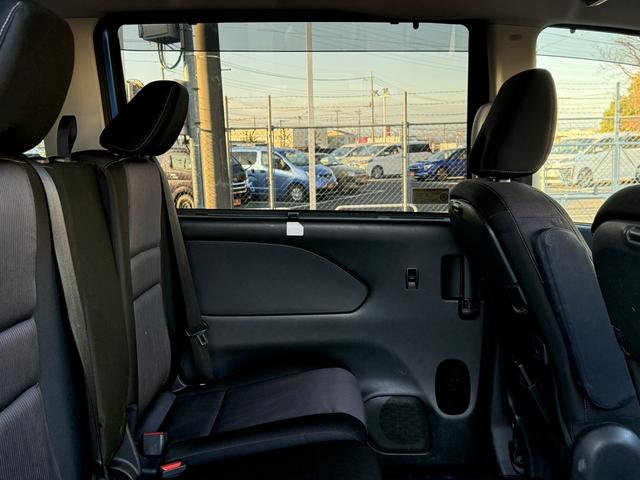 セレナ ハイウェイスター　ＶセレクションＩＩ　禁煙車　純正後席モニター　純正９インチナビ　フルセグ　アラウンドビューカメラ　プロパイロット　パーキングアシスト　衝突軽減ブレーキ　レーンキープ　デジタルインナーミラー　障害物センサー　純正１６ＡＷ（39枚目）