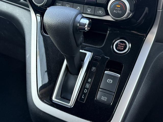 セレナ ハイウェイスター　ＶセレクションＩＩ　禁煙車　純正後席モニター　純正９インチナビ　フルセグ　アラウンドビューカメラ　プロパイロット　パーキングアシスト　衝突軽減ブレーキ　レーンキープ　デジタルインナーミラー　障害物センサー　純正１６ＡＷ（66枚目）