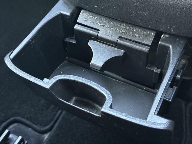 セレナ ハイウェイスター　ＶセレクションＩＩ　禁煙車　純正後席モニター　純正９インチナビ　フルセグ　アラウンドビューカメラ　プロパイロット　パーキングアシスト　衝突軽減ブレーキ　レーンキープ　デジタルインナーミラー　障害物センサー　純正１６ＡＷ（69枚目）