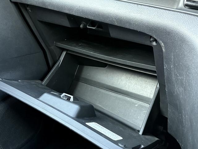 セレナ ハイウェイスター　ＶセレクションＩＩ　禁煙車　純正後席モニター　純正９インチナビ　フルセグ　アラウンドビューカメラ　プロパイロット　パーキングアシスト　衝突軽減ブレーキ　レーンキープ　デジタルインナーミラー　障害物センサー　純正１６ＡＷ（71枚目）