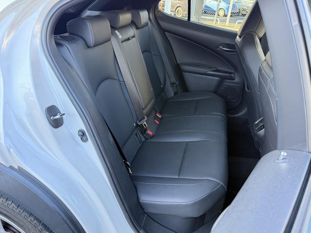 UX UX250h バージョンC 禁煙車 純正12.3インチナビ フルセグ アラウンドビューモニター 衝突軽減ブレーキ アダプティブクルーズコントロール シートエアコン シートヒーター パワーシート ステアリングヒーター ETC2.0(16枚目)