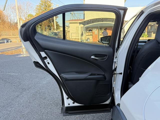 UX UX250h バージョンC 禁煙車 純正12.3インチナビ フルセグ アラウンドビューモニター 衝突軽減ブレーキ アダプティブクルーズコントロール シートエアコン シートヒーター パワーシート ステアリングヒーター ETC2.0(41枚目)