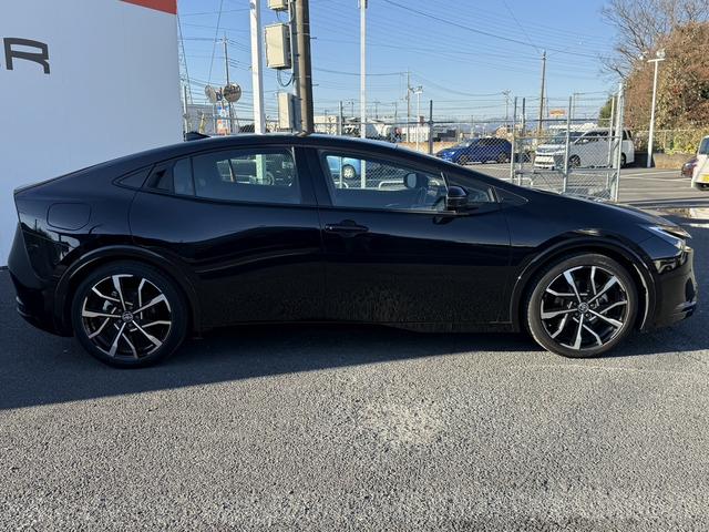 プリウス Ｚ　禁煙車　純正１２．３インチナビ　アラウンドビューカメラ　フルセグ　電動リアゲート　デジタルインナーミラー　パワーシート　シートエアコン・ヒーター　パーキングアシスト（9枚目）