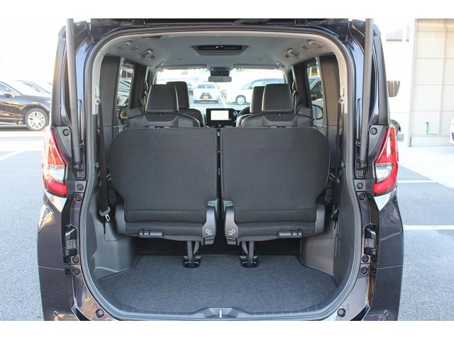 ノア ハイブリッドZ 禁煙車 純正14インチ後席モニター 純正ディスプレイ 両側電動スライドドア 電動リアゲート アダクティブクルーズコントロール ビルトインETC 衝突軽減 シートヒーター レーンキープ AC100V電源(38枚目)