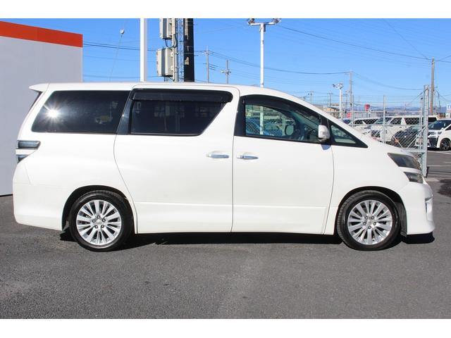 ヴェルファイア ２．４Ｚ　Ｇエディション　純正後席モニター　純正８インチナビ　フルセグ　アラウンドビューカメラ　両側電動スライド　オプションサウンドシステム　クルーズコントロール　コーナーセンサー　１００Ｖ電源　電動リアゲート　パワーシート（9枚目）