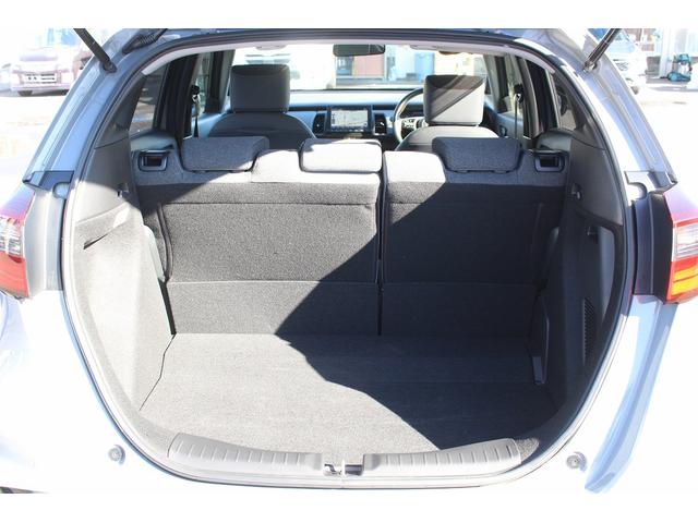 フィット ｅ：ＨＥＶ　ＲＳ　禁煙車　純正８インチナビ　フルセグ　バックカメラ　衝突軽減ブレーキ　運転支援システム　アダプティブクルーズコントロール　白線逸脱警報　パーキングアラート　ホールド機能付ブレーキ　ビルドインＥＴＣ２．０（17枚目）