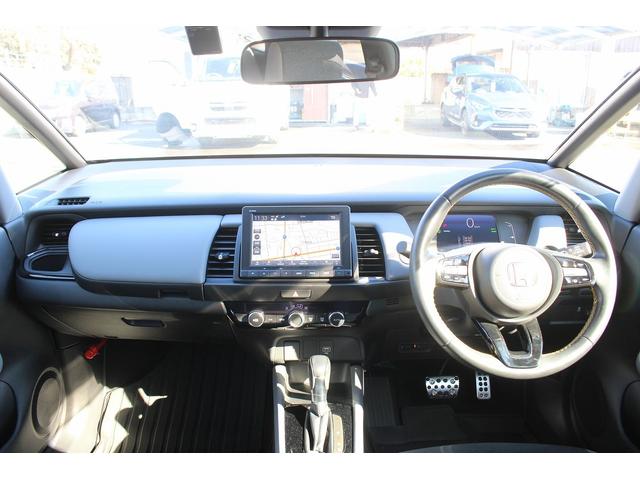 フィット ｅ：ＨＥＶ　ＲＳ　禁煙車　純正８インチナビ　フルセグ　バックカメラ　衝突軽減ブレーキ　運転支援システム　アダプティブクルーズコントロール　白線逸脱警報　パーキングアラート　ホールド機能付ブレーキ　ビルドインＥＴＣ２．０（18枚目）