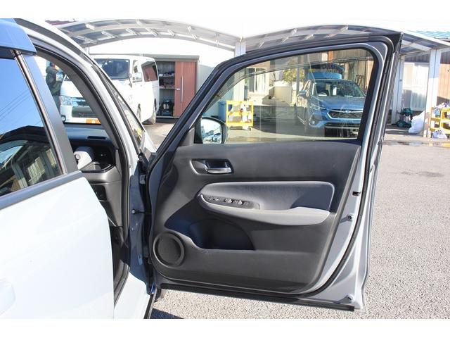 フィット ｅ：ＨＥＶ　ＲＳ　禁煙車　純正８インチナビ　フルセグ　バックカメラ　衝突軽減ブレーキ　運転支援システム　アダプティブクルーズコントロール　白線逸脱警報　パーキングアラート　ホールド機能付ブレーキ　ビルドインＥＴＣ２．０（40枚目）