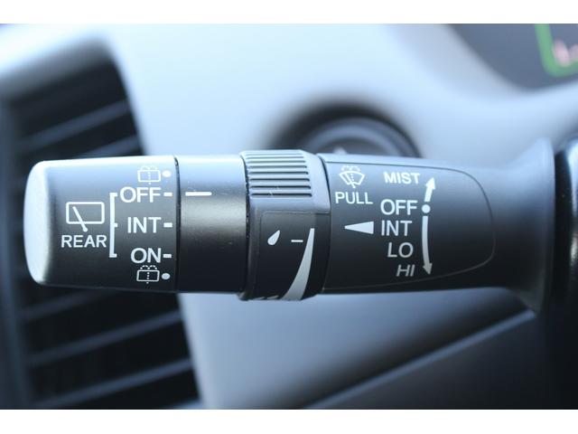 フィット ｅ：ＨＥＶ　ＲＳ　禁煙車　純正８インチナビ　フルセグ　バックカメラ　衝突軽減ブレーキ　運転支援システム　アダプティブクルーズコントロール　白線逸脱警報　パーキングアラート　ホールド機能付ブレーキ　ビルドインＥＴＣ２．０（56枚目）