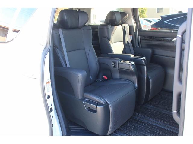 アルファード ２．５Ｓ　Ｃパッケージ　後期型　禁煙車　１２インチフリップダウンモニター　純正１０インチナビ　フルセグ　バックカメラ　両側電動スライド　パワーバックドア　衝突軽減ブレーキ　運転支援システム　ステアリング連動ヘッドランプ（16枚目）