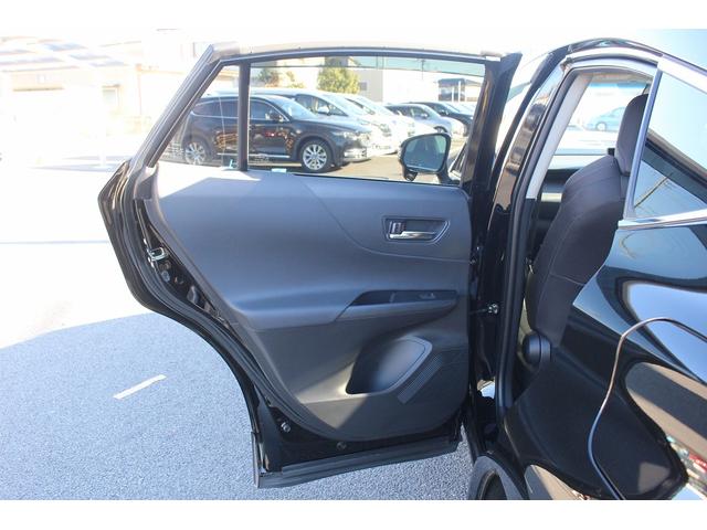 ハリアー Ｓ　ワンオーナー　純正８インチディスプレイオーディオ　セーフティセンス衝突回避支援パッケージ　パーキングサポートブレーキ　フルセグＴＶ　バックカメラ　カープレイ接続　ビルドインＥＴＣ　純正１７インチＡＷ（44枚目）