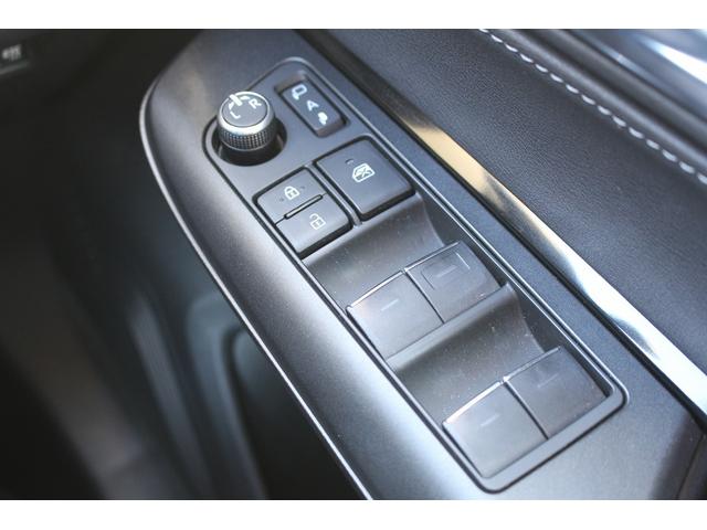 ハリアー Ｓ　ワンオーナー　純正８インチディスプレイオーディオ　セーフティセンス衝突回避支援パッケージ　パーキングサポートブレーキ　フルセグＴＶ　バックカメラ　カープレイ接続　ビルドインＥＴＣ　純正１７インチＡＷ（56枚目）