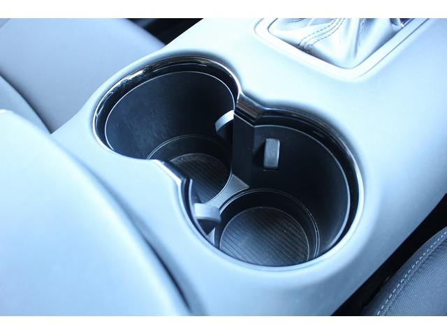 ハリアー Ｓ　ワンオーナー　純正８インチディスプレイオーディオ　セーフティセンス衝突回避支援パッケージ　パーキングサポートブレーキ　フルセグＴＶ　バックカメラ　カープレイ接続　ビルドインＥＴＣ　純正１７インチＡＷ（67枚目）