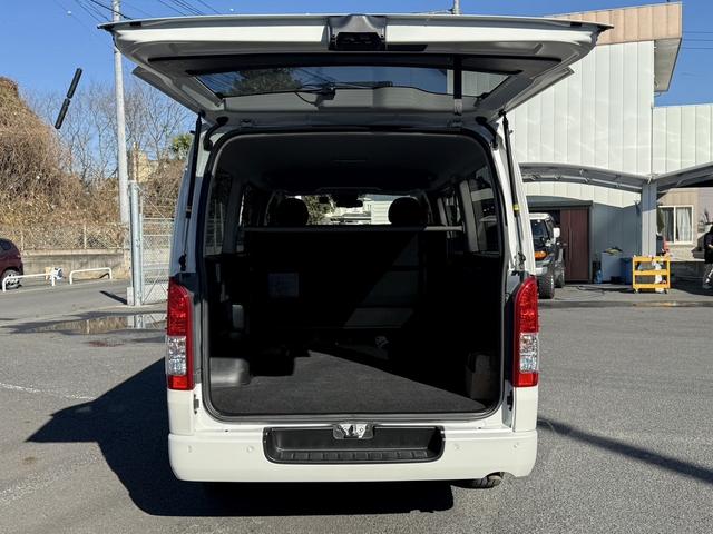 ハイエースバン ロングスーパーＧＬ　禁煙車　ナビ　フルセグ　バックカメラ　衝突軽減ブレーキ　運転支援システム　純正１５インチアルミ　パーキングサポートブレーキ　オートハイビーム　　ＵＳＢ入力端子　ＬＥＤヘッドライト　ビルトインＥＴＣ（18枚目）