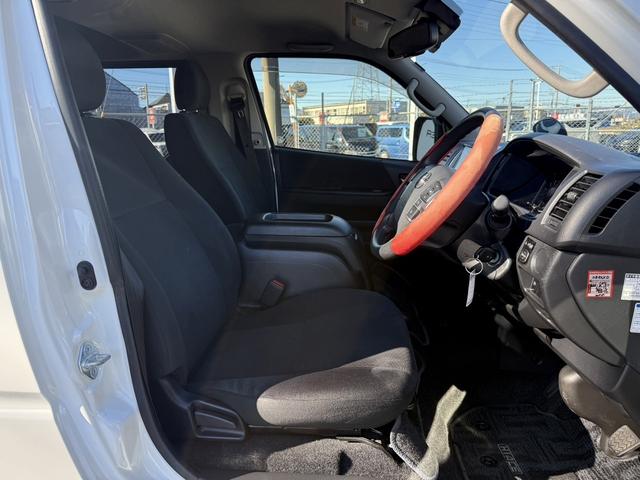 ハイエースバン ロングスーパーＧＬ　禁煙車　ナビ　フルセグ　バックカメラ　衝突軽減ブレーキ　運転支援システム　純正１５インチアルミ　パーキングサポートブレーキ　オートハイビーム　　ＵＳＢ入力端子　ＬＥＤヘッドライト　ビルトインＥＴＣ（43枚目）