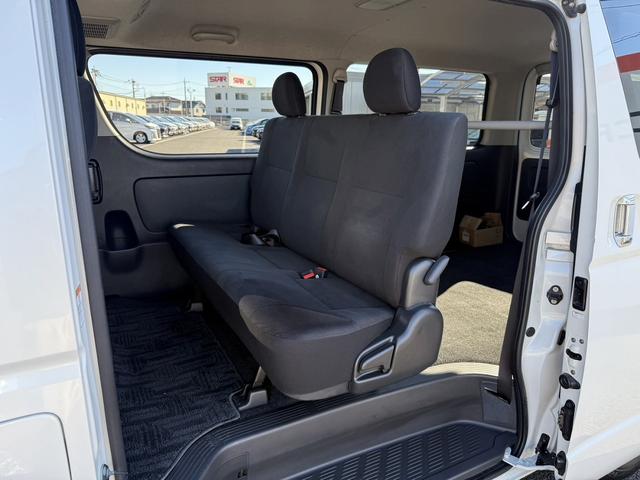 ハイエースバン ロングスーパーＧＬ　禁煙車　ナビ　フルセグ　バックカメラ　衝突軽減ブレーキ　運転支援システム　純正１５インチアルミ　パーキングサポートブレーキ　オートハイビーム　　ＵＳＢ入力端子　ＬＥＤヘッドライト　ビルトインＥＴＣ（46枚目）