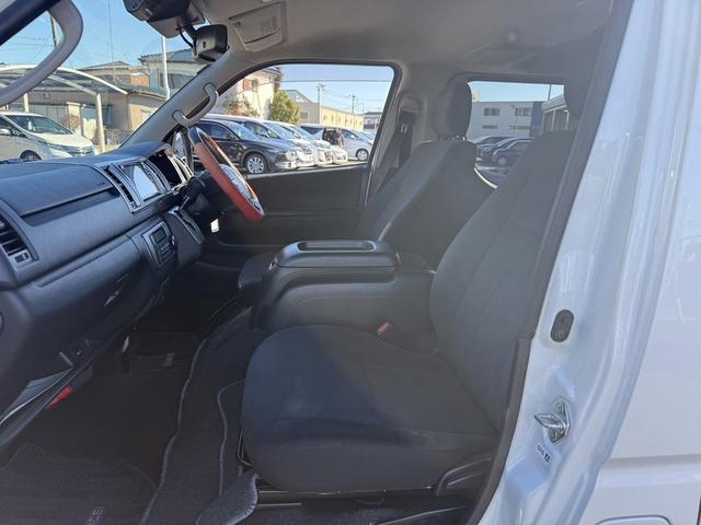 ハイエースバン ロングスーパーＧＬ　禁煙車　ナビ　フルセグ　バックカメラ　衝突軽減ブレーキ　運転支援システム　純正１５インチアルミ　パーキングサポートブレーキ　オートハイビーム　　ＵＳＢ入力端子　ＬＥＤヘッドライト　ビルトインＥＴＣ（47枚目）